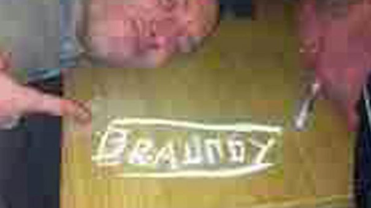 cel mai neinspirat dealer de droguri din lume vezi cum s a dat singur de gol