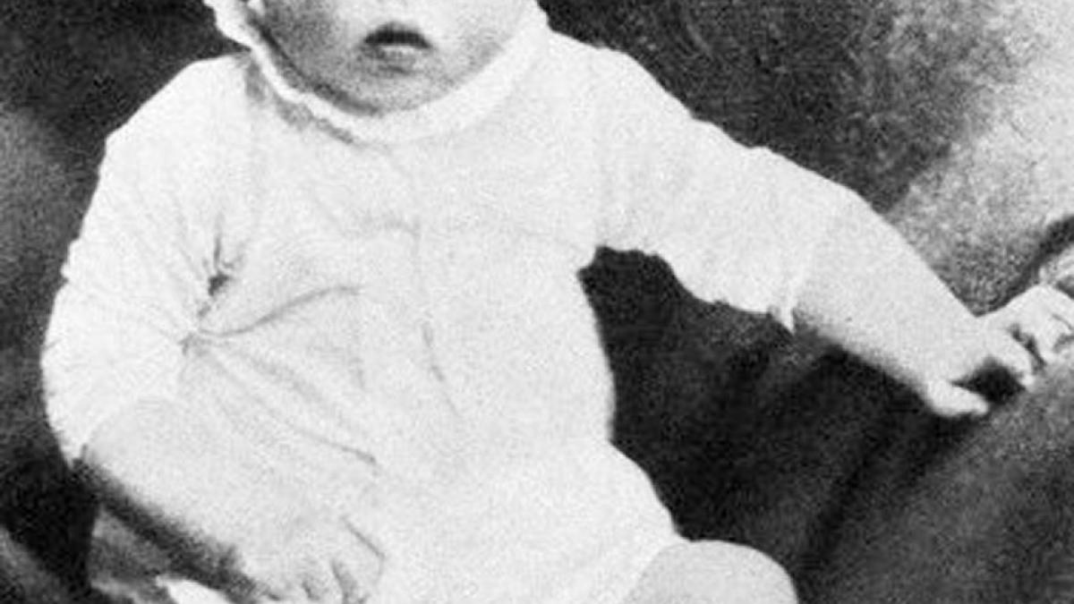 fetele raului asa aratau in copilarie cei mai mari dictatori ai lumii