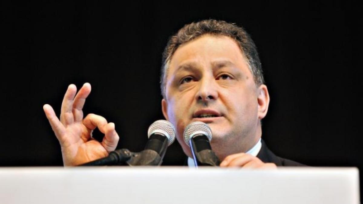 vanghelie invata si noaptea si ziua fac studii gramaticale limba engleza franceza thailandeza