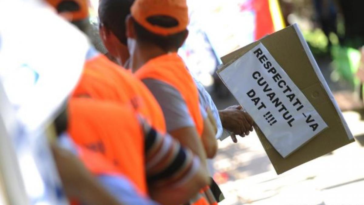 cnadnr intra in greva japoneza sindicalistii reclama ca le vor fi reduse salariile