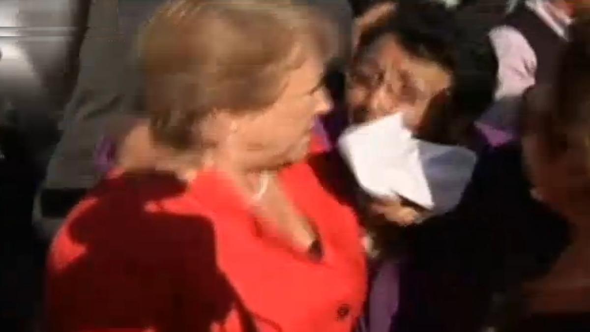 fosta presedinta a statului chilian care candideaza pentru un nou mandat a fost scuipata in fata de