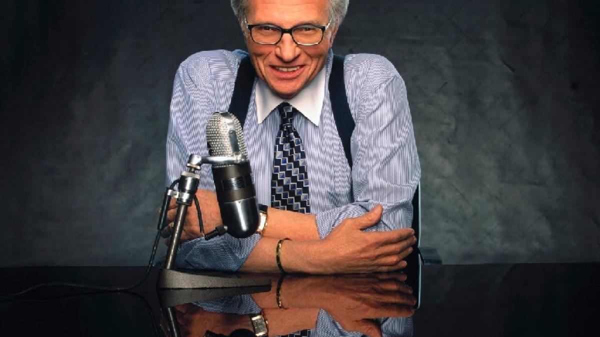 larry king revine pe micul ecran fosta vedeta cnn isi muta celebrul talk show pe russia today