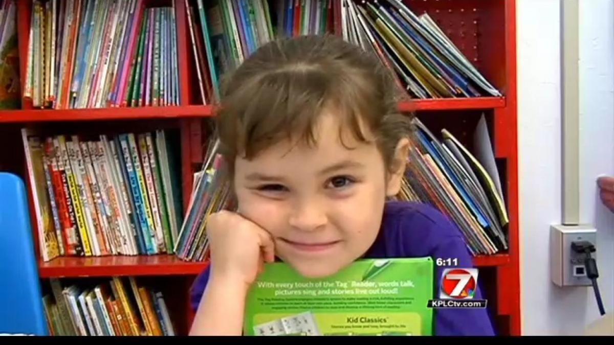 aceasta copila citeste 875 de carti pe an a citit aproape toate cartile din biblioteca gradinitei