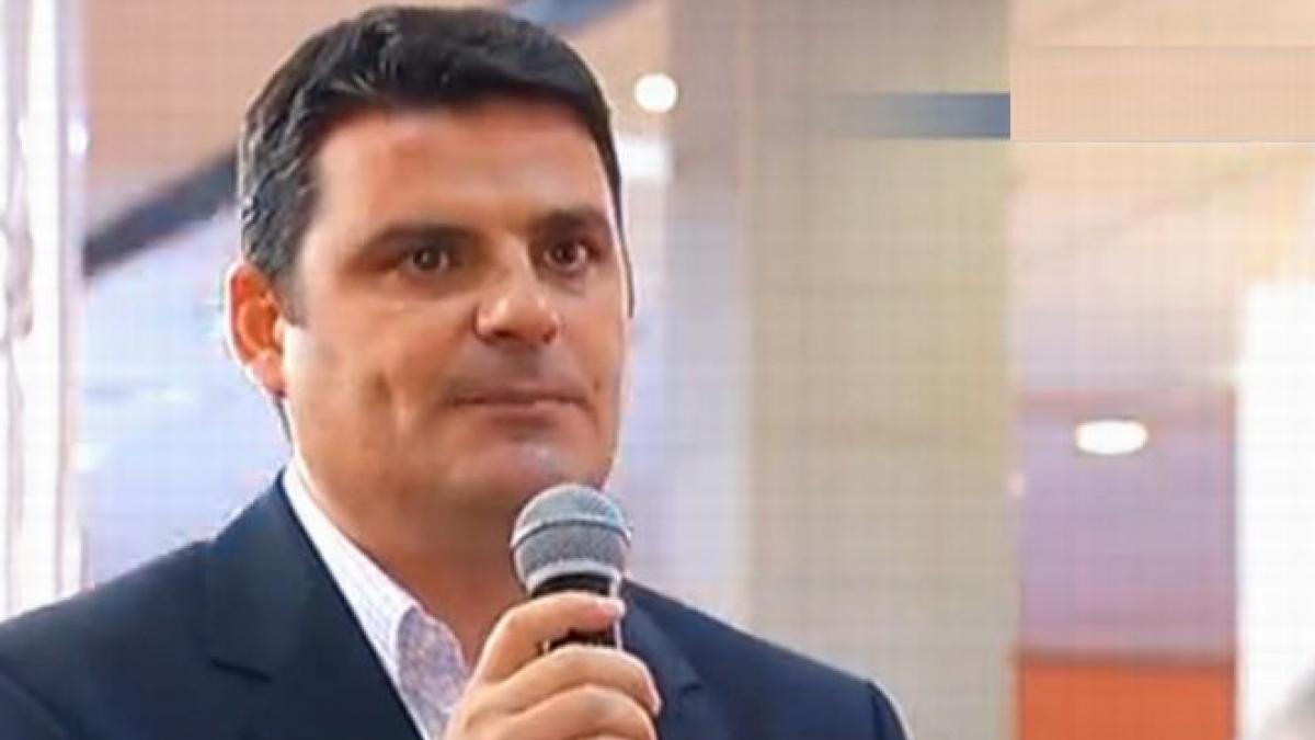 jurnalistul radu tudor si a lansat astazi prima sa carte