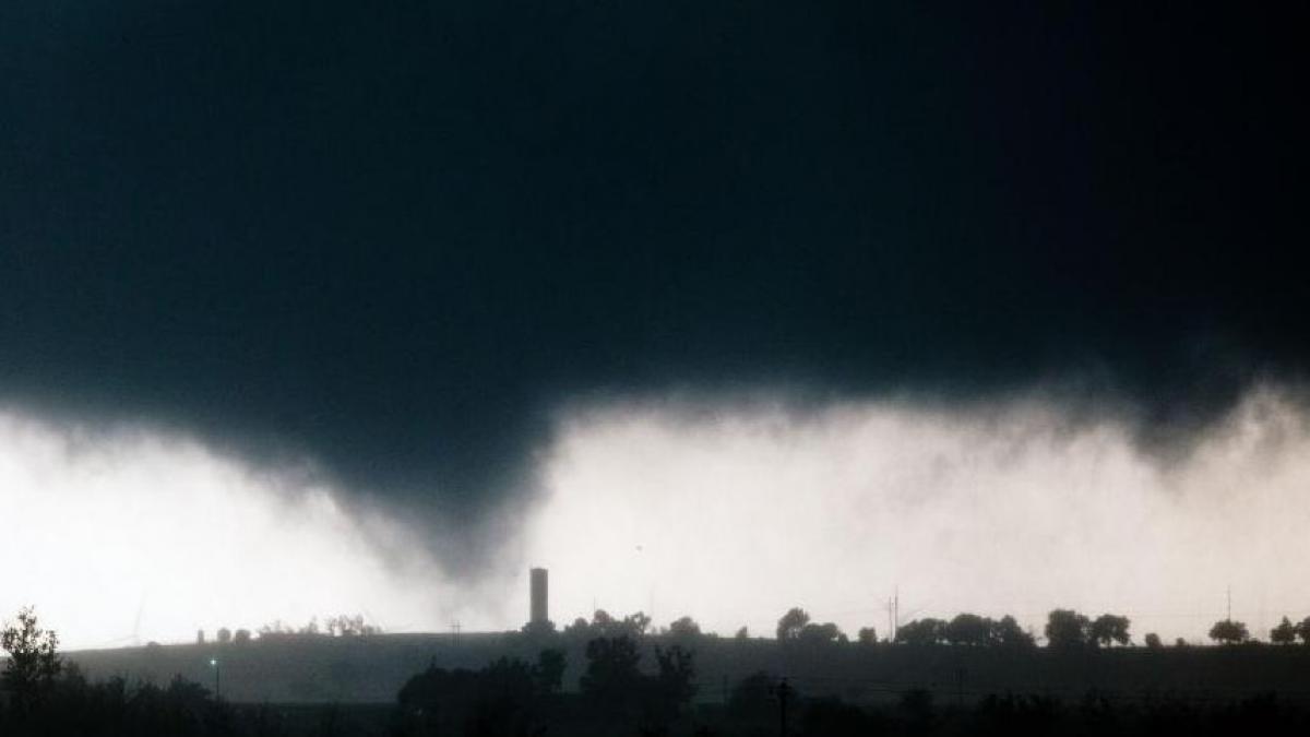 bilantul tornadei din oklahoma a ajuns la noua morti in missouri a fost declarata stare de urgenta