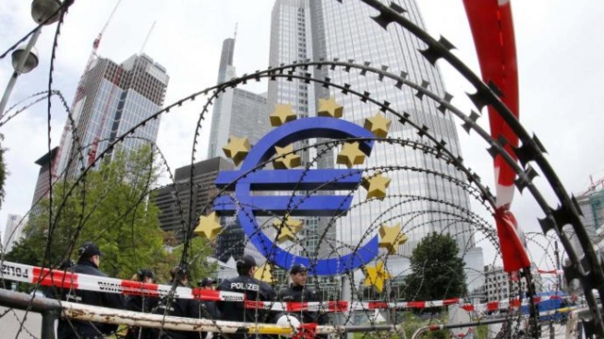 mii de persoane protesteaza la frankfurt fata de masurile de austeritate