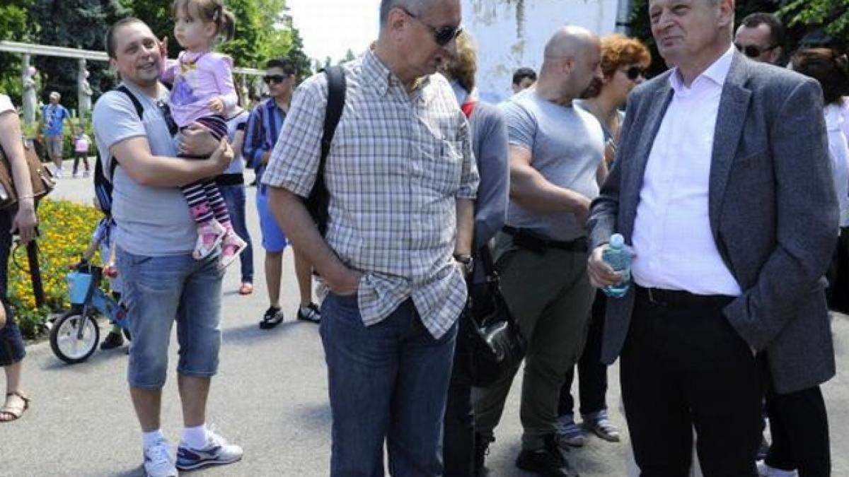 sorin oprescu am dat in folosinta primul centru din tara unde parintii isi pot lasa copiii in