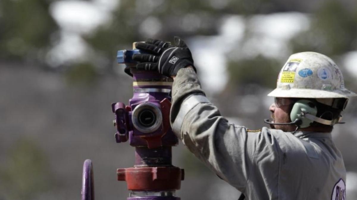 sua criticate pentru productia mare de petrol obtinuta din exploatarea zacamintelor de sist