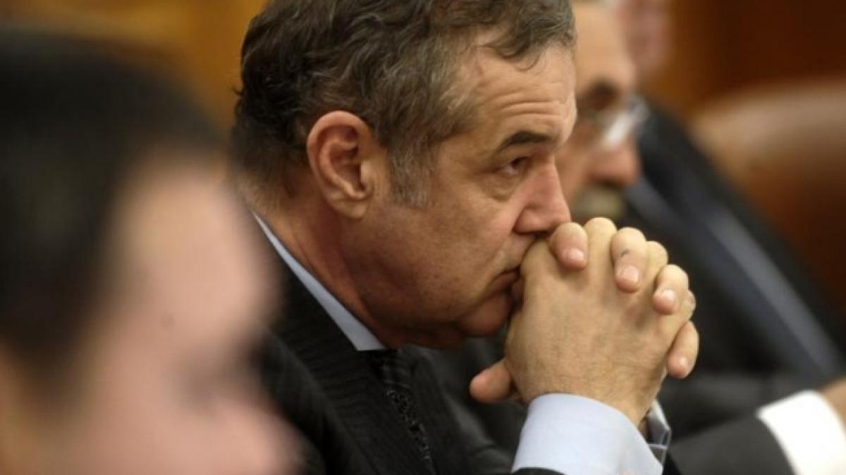 gigi becali a participat la slujba oficiata de doi calugari de la athos la penitenciarul rahova