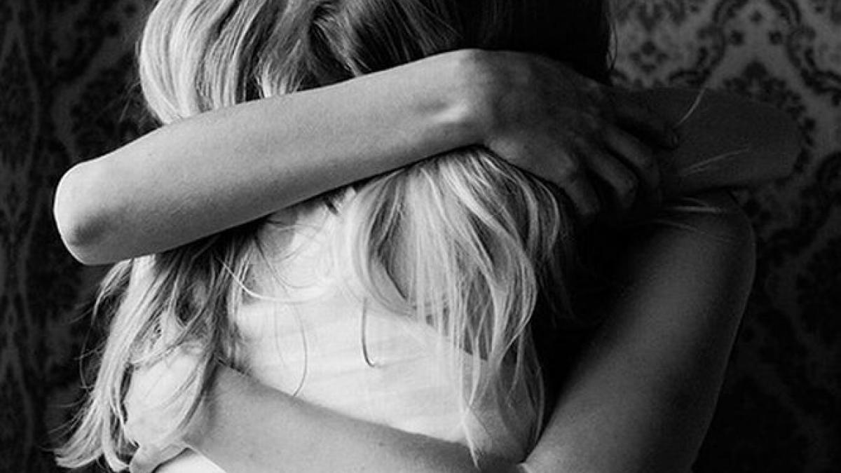 miracolul de pe facebook o mama si a regasit fiicele disparute in urma cu 21 de ani