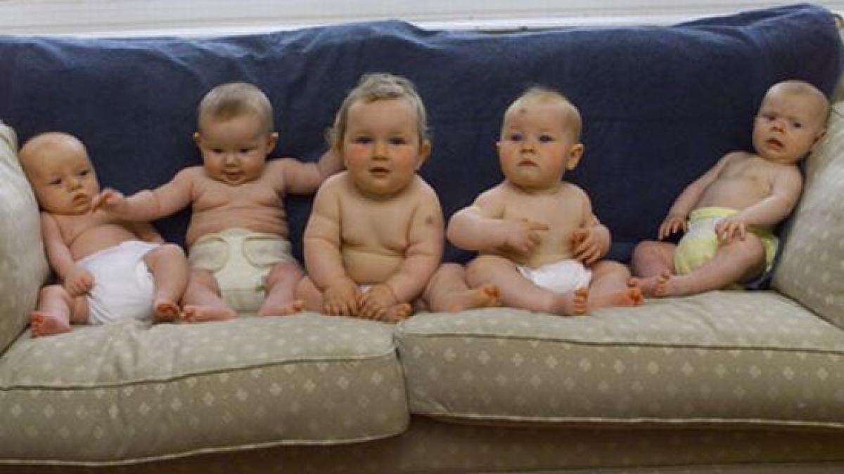 o tanara din cehia a adus pe lume cvintupleti patru baieti si o fetita