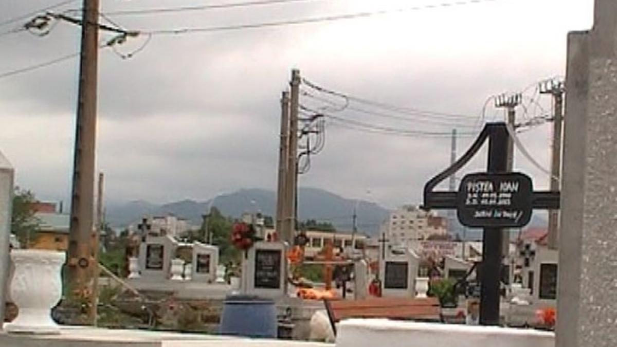 descoperire neasteptata intr un cimitir din baia mare ce scrie pe unul din morminte