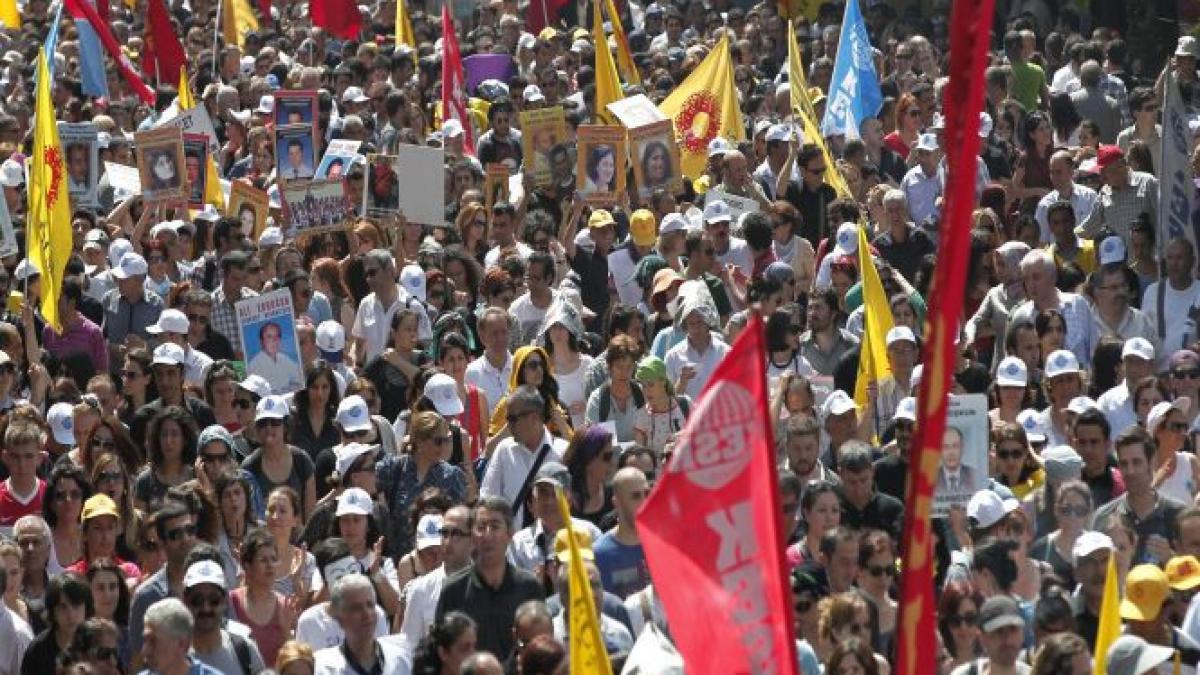 guvernul turc a cerut scuze manifestantilor in incercarea de a pune capat protestelor