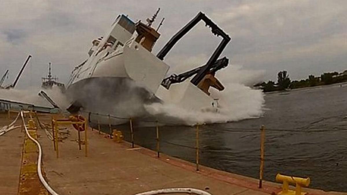 imaginile care au facut inconjurul internetului ce s a intamplat cu o nava imensa in momentul in