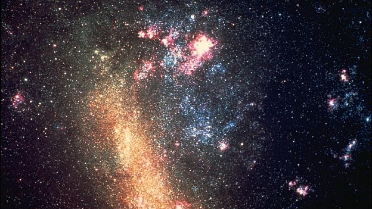 fotografia uluitoare publicata de nasa norii lui magellan intr o imagine mult mai clara ca pana acum