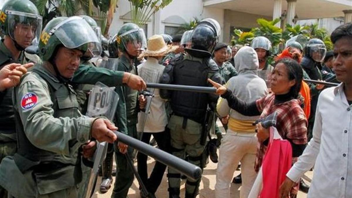 mii de muncitori au protestat fata de arestarea unor grevisti dintr o fabrica nike