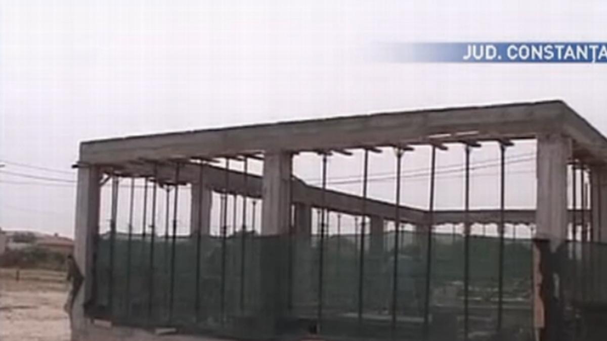 tatal viceprimarului din localitatea 2 mai isi construieste restaurant pe plaja