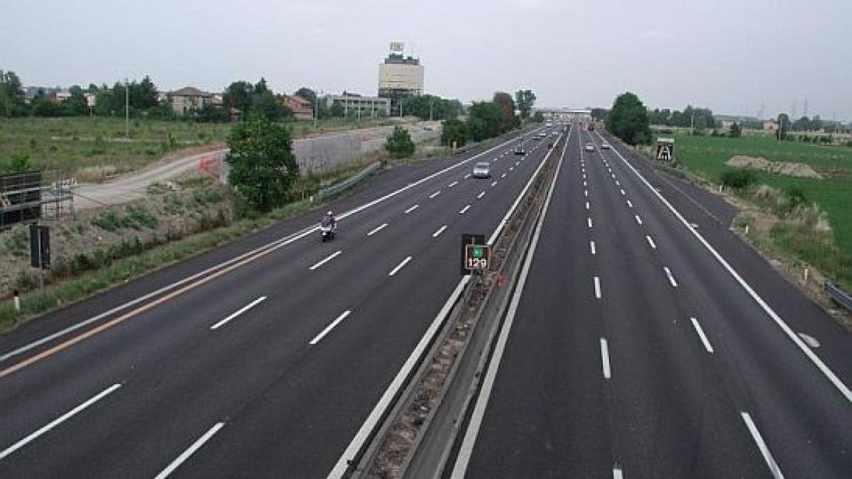 The highway drivers can cross in 10 minutes had huge costs. How much did one kilometer cost