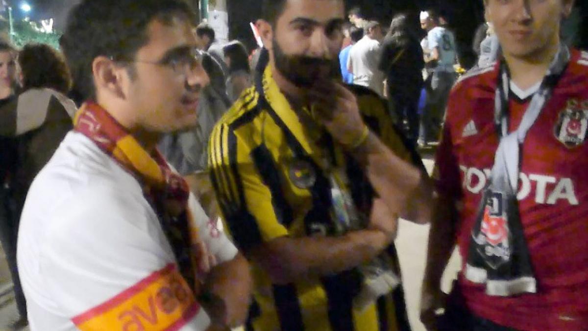 cu ia ma nene spre taksim protestele din turcia vazute si povestite de un jurnalist roman