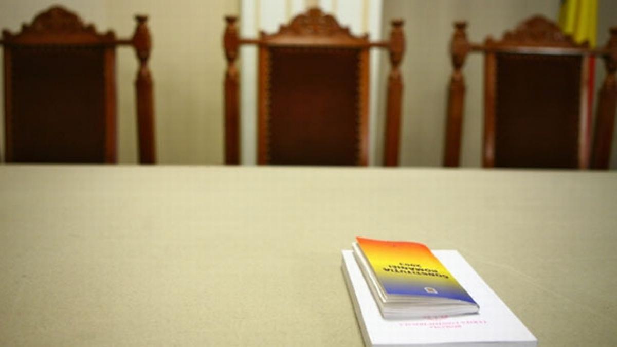 Deviza &quot;Nihil sine Deo&quot; nu a întrunit voturile necesare pentru a fi adoptată în Constituţie