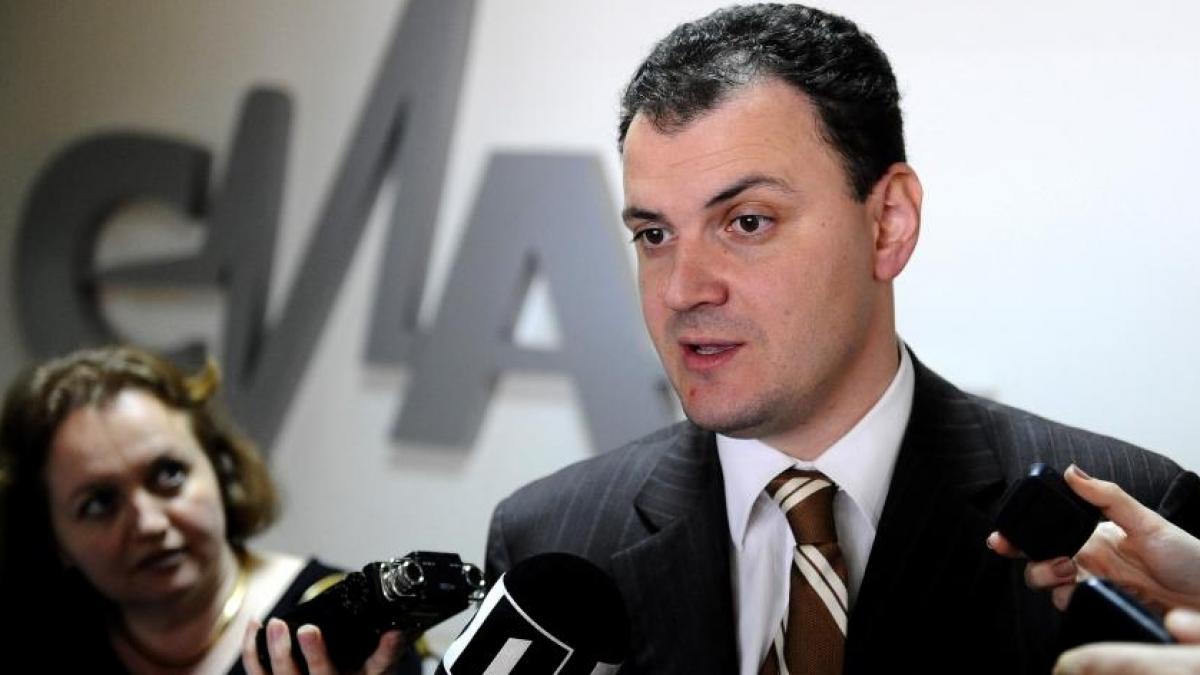 Sebastian Ghiţă, numit &quot;şantajist&quot; de Traian Băsescu, după ce i-a scris pentru o negociere