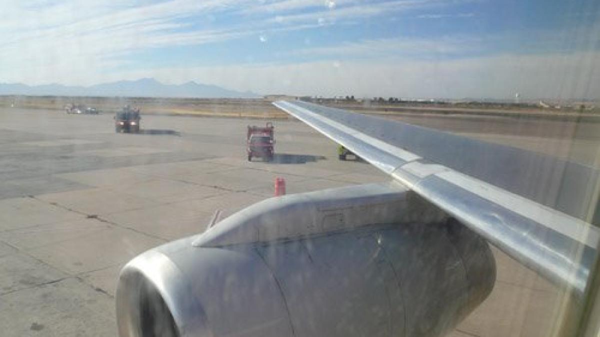 aterizare de urgenta la roma pasagerii avionului au iesit pe tobogane