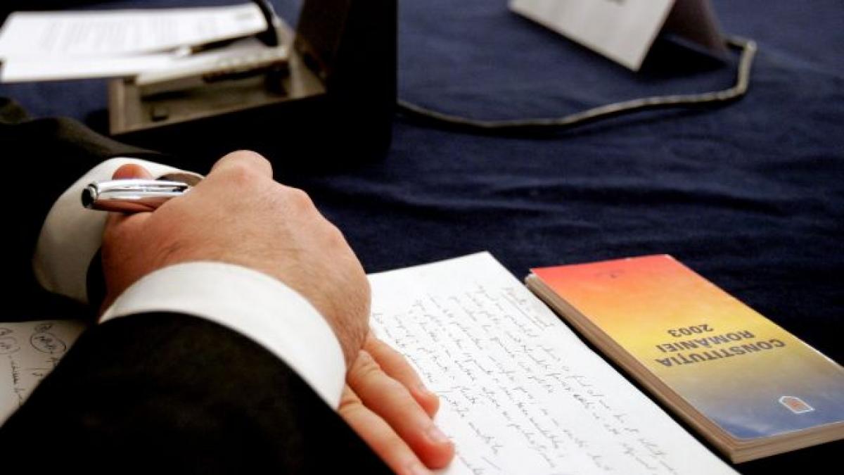 articolul din constitutie privind urmarirea penala a membrilor guvernului a fost modificat