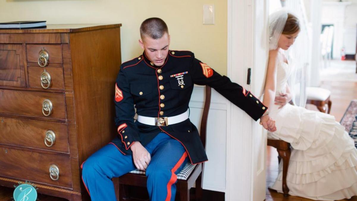 aceasta este cea mai frumoasa fotografie de nunta ce au facut mirii inainte de a merge la altar