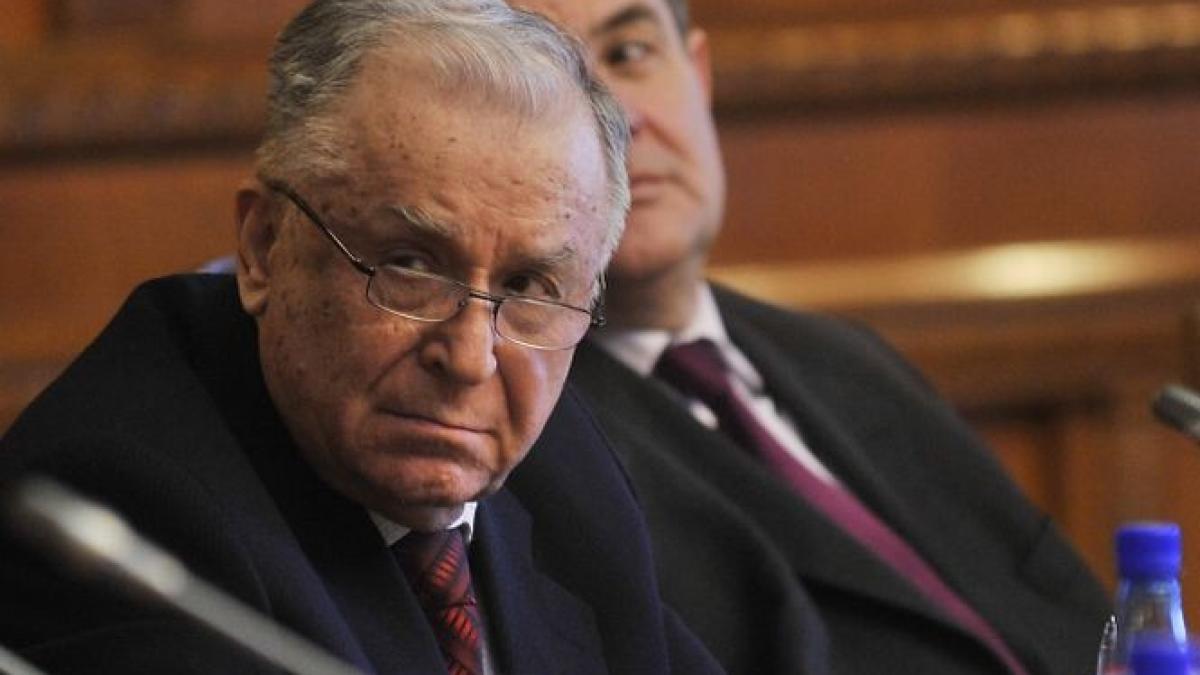 e o iesire precipitata iliescu despre anuntul facut de basescu privind referendumul