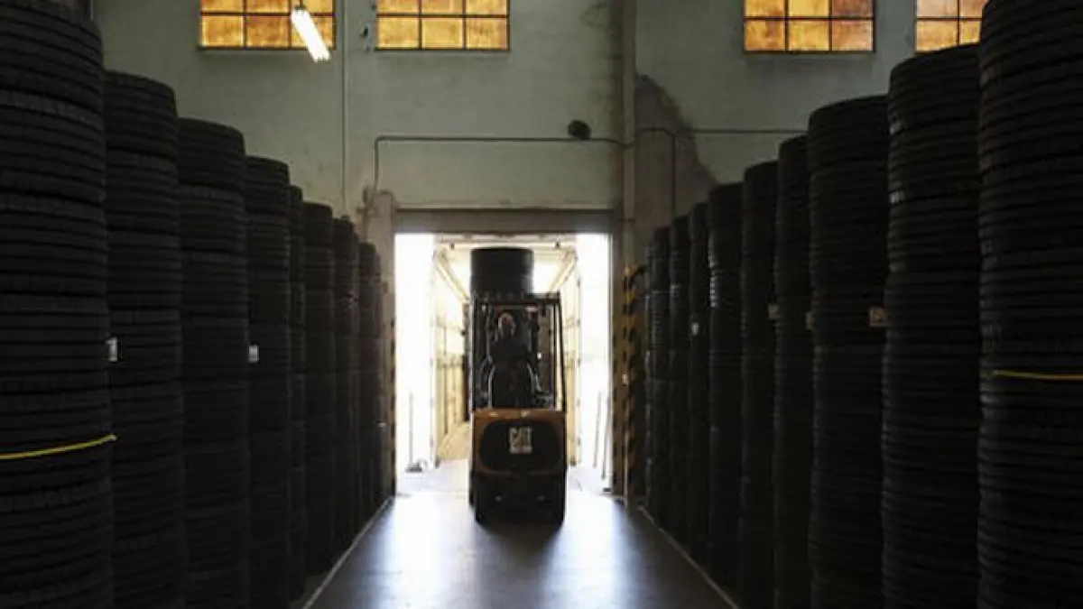 michelin inchide doua fabrici din cauza recesiunii prelungite din europa