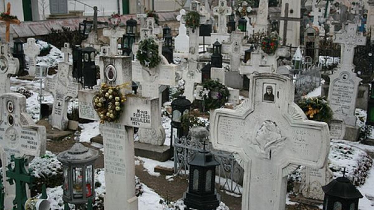 descoperire macabra intr un cimitir din iasi ce au gasit rudele cand au mers la mormantul