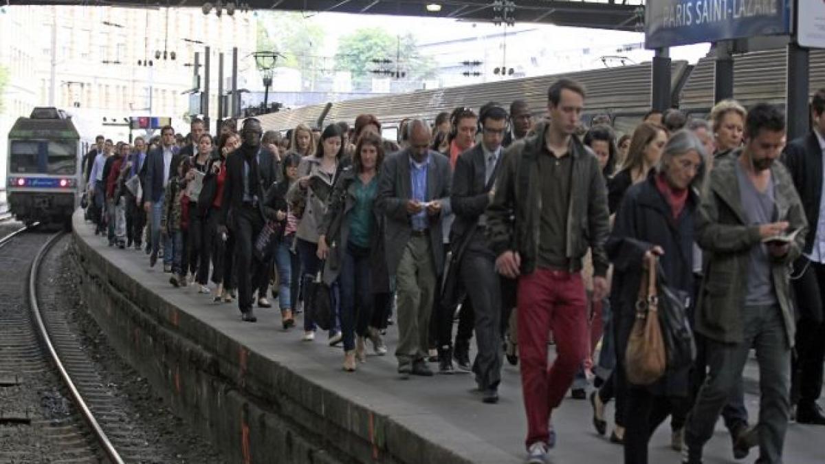 dupa doua zile de haos aerian franta se confrunta cu greva feroviarilor