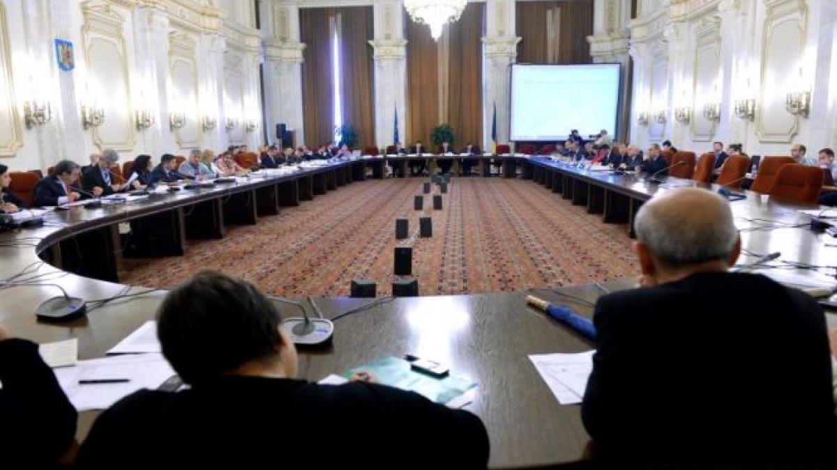 revizuirea constitutiei directorii sri si sie vor fi numiti de parlament