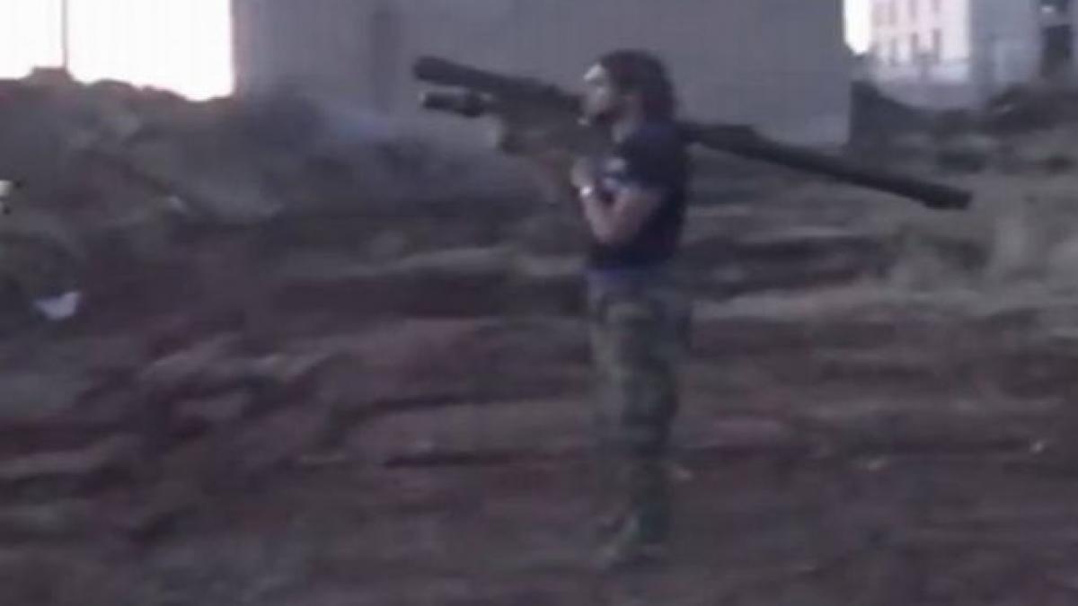 siria rebelii ataca de la sol un elicopter al armatei