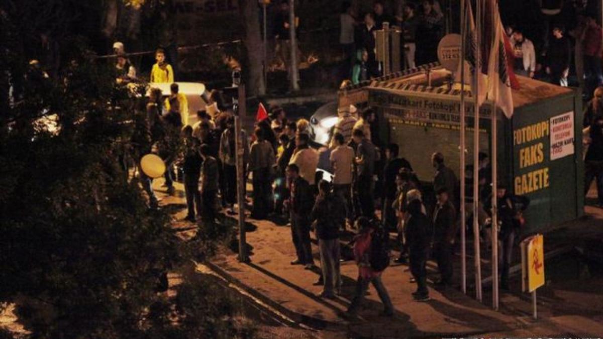 noi violente in turcia intre manifestanti si politie sute de persoane au ocupat piata taksim