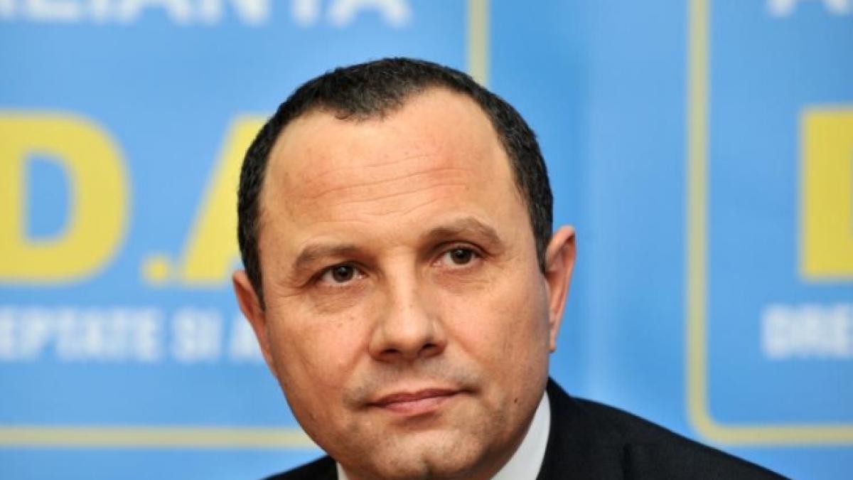 pntcd vrea monarhie constitutionala in romania