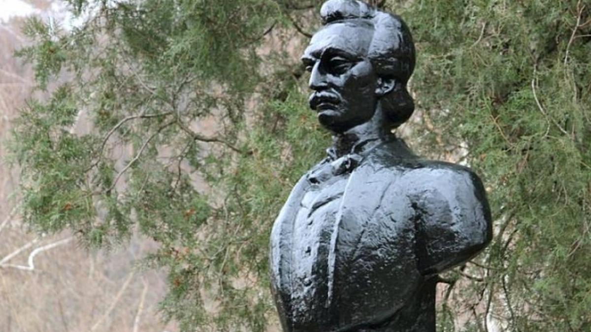 slujba de pomenire a poetului mihai eminescu la 124 de ani de la moartea sa in cimitirul bellu