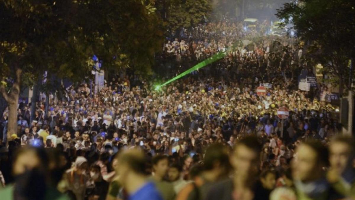 manifestantii din parcul gezi denunta violentele comise de fortele de ordine