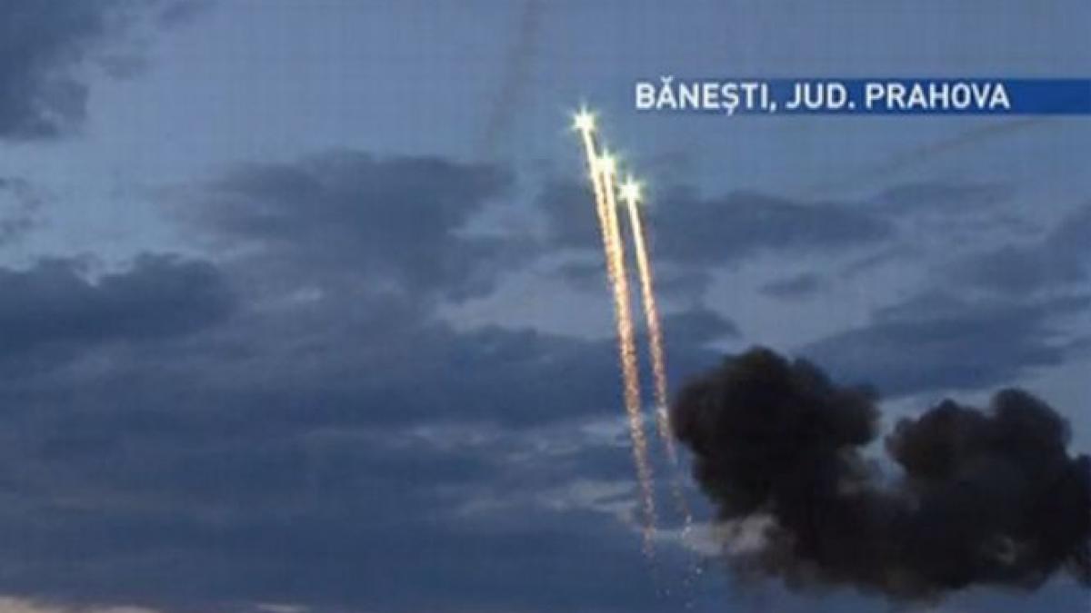 pilotii de elita ai romaniei au facut spectacol la primul raliu aviatic din tara noastra