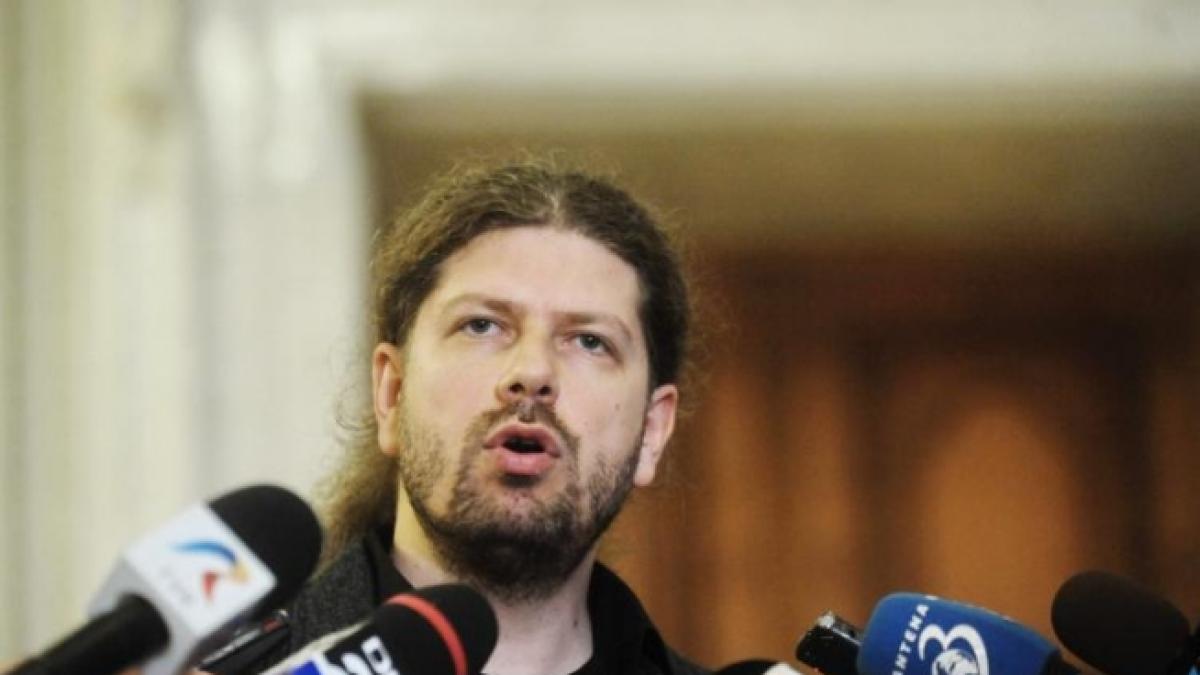 remus cernea este foarte bine ca presedintele traian basescu discuta public relaxat despre teme