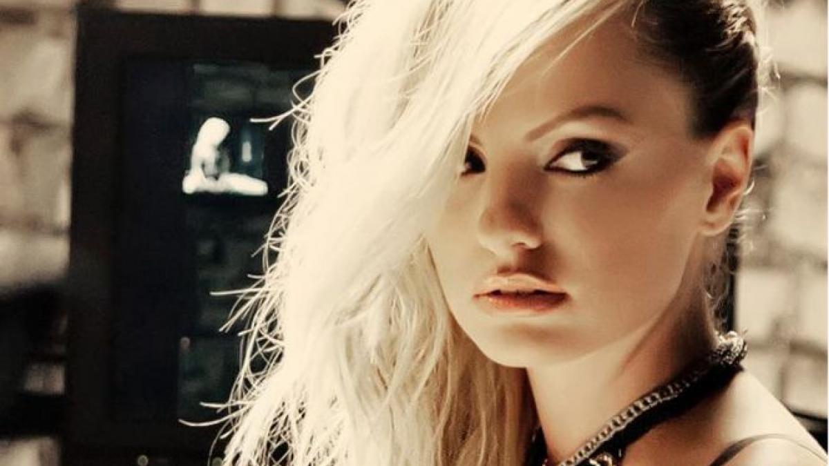 alexandra stan desfigurata in bataie de managerul ei cantareata a depus o plangere la politie