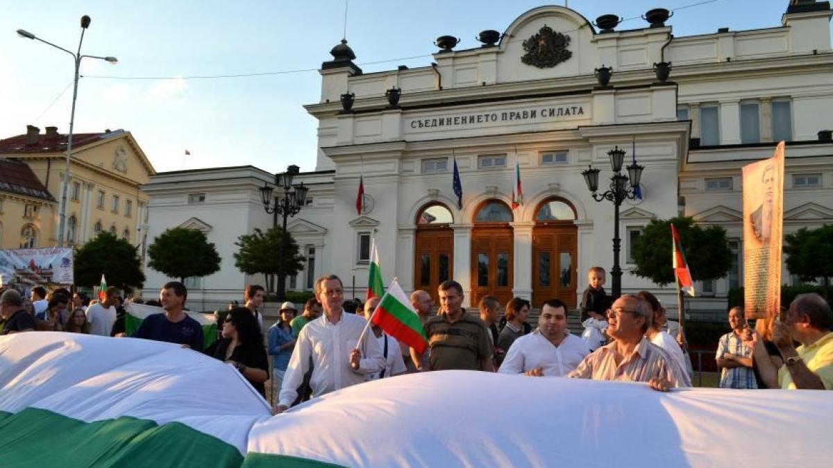 mii oameni protesteaza la sofia cerand demisia premierului plamen oresarski