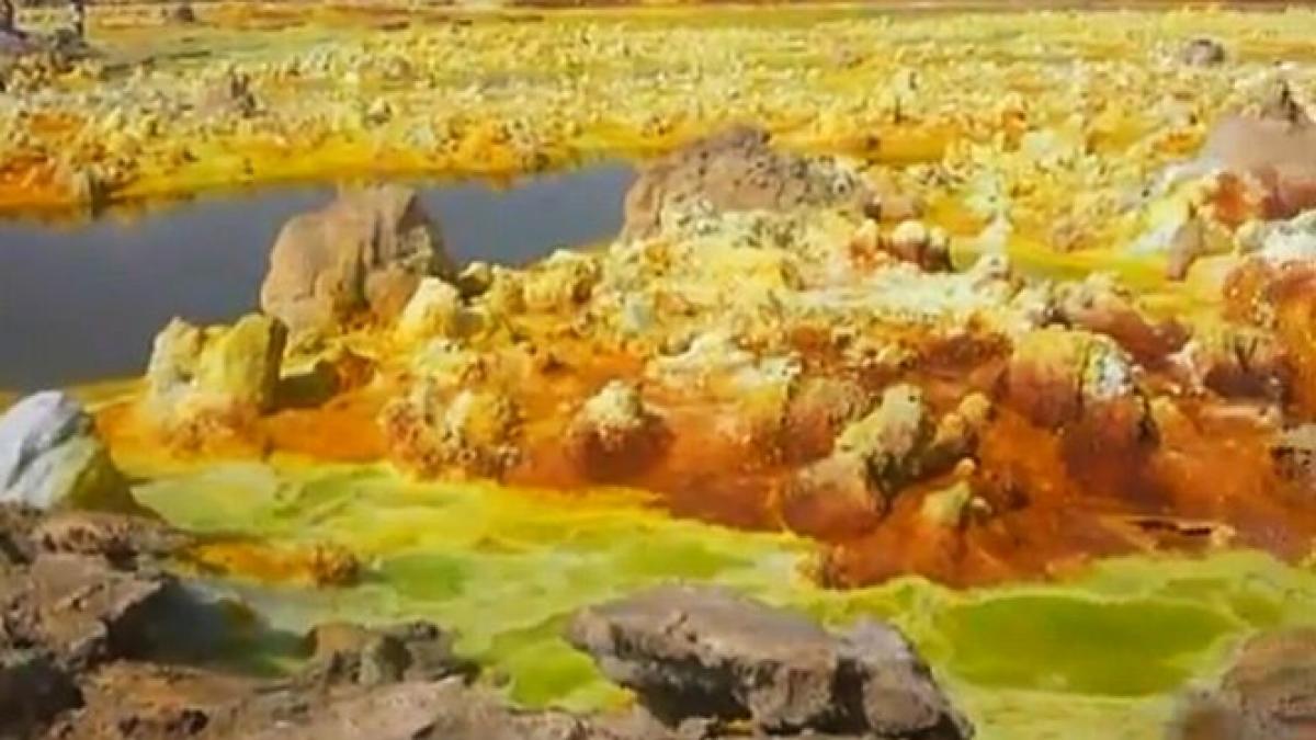 Oamenii care trăiesc în &quot;cel mai crud loc de pe Pământ&quot;. Temperaturile ating 62 de grade Celsius