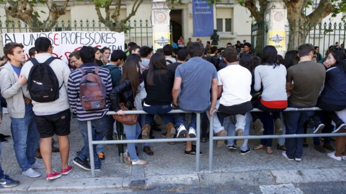 profesorii din portugalia au boicotat examenele de final de an in semn de protest fata de noile
