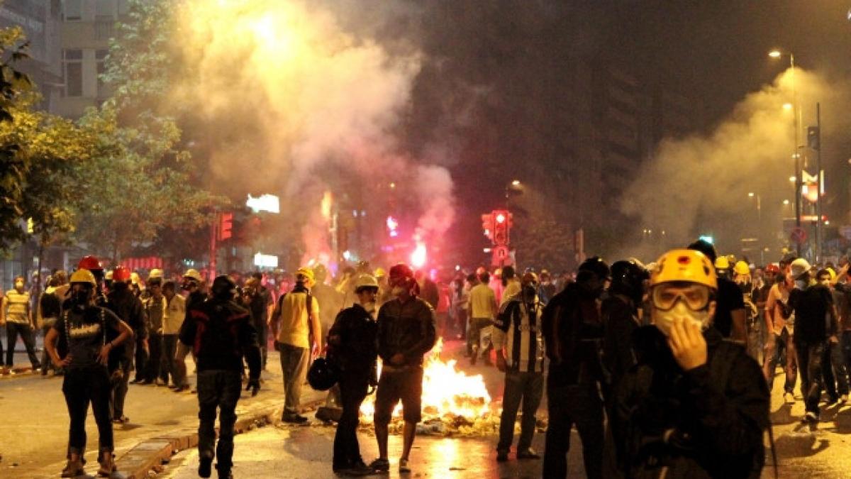 protestele continua in turcia aproape 600 de persoane au fost arestate