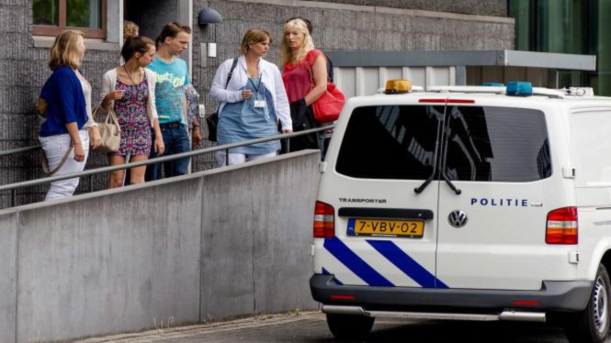 sase adolescenti olandezi si tatal unuia dintre ei condamnati la inchisoare pentru uciderea unui