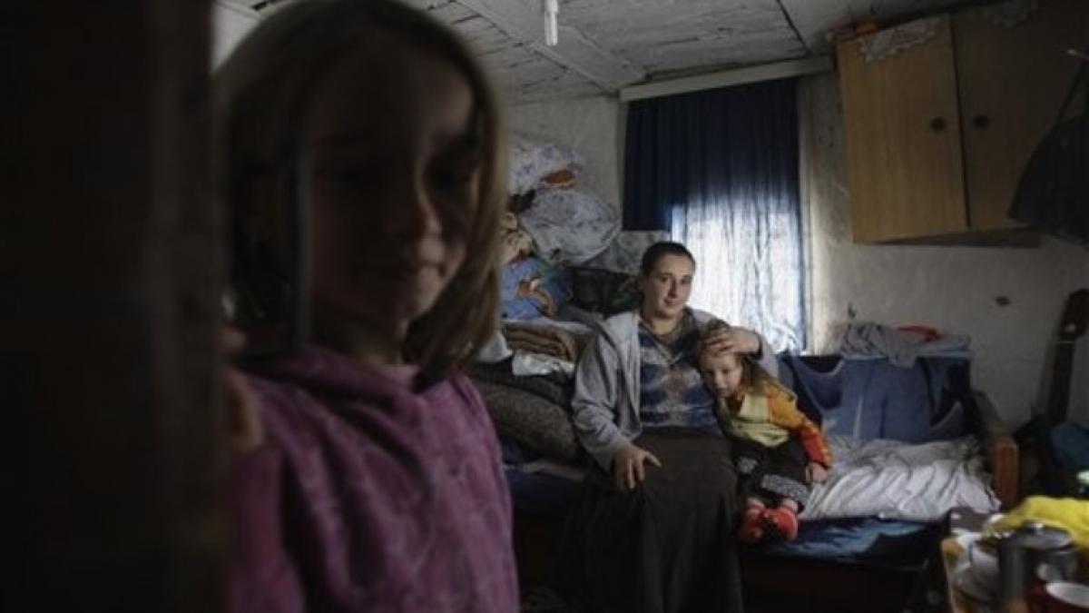 copiii din ue amenintati de saracie si malnutritie mai multi copii din grecia au lesinat la scoala