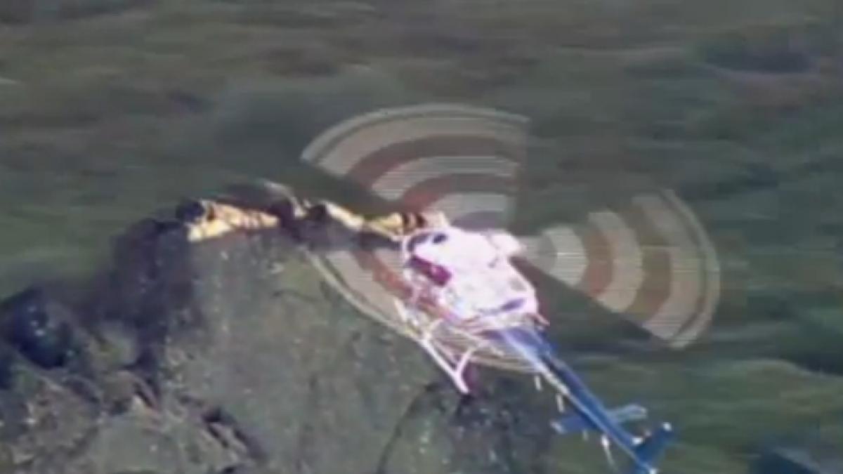 salvare dramatica in sua doi tineri au ramas blocati pe o stanca inalta iata salvarea lor