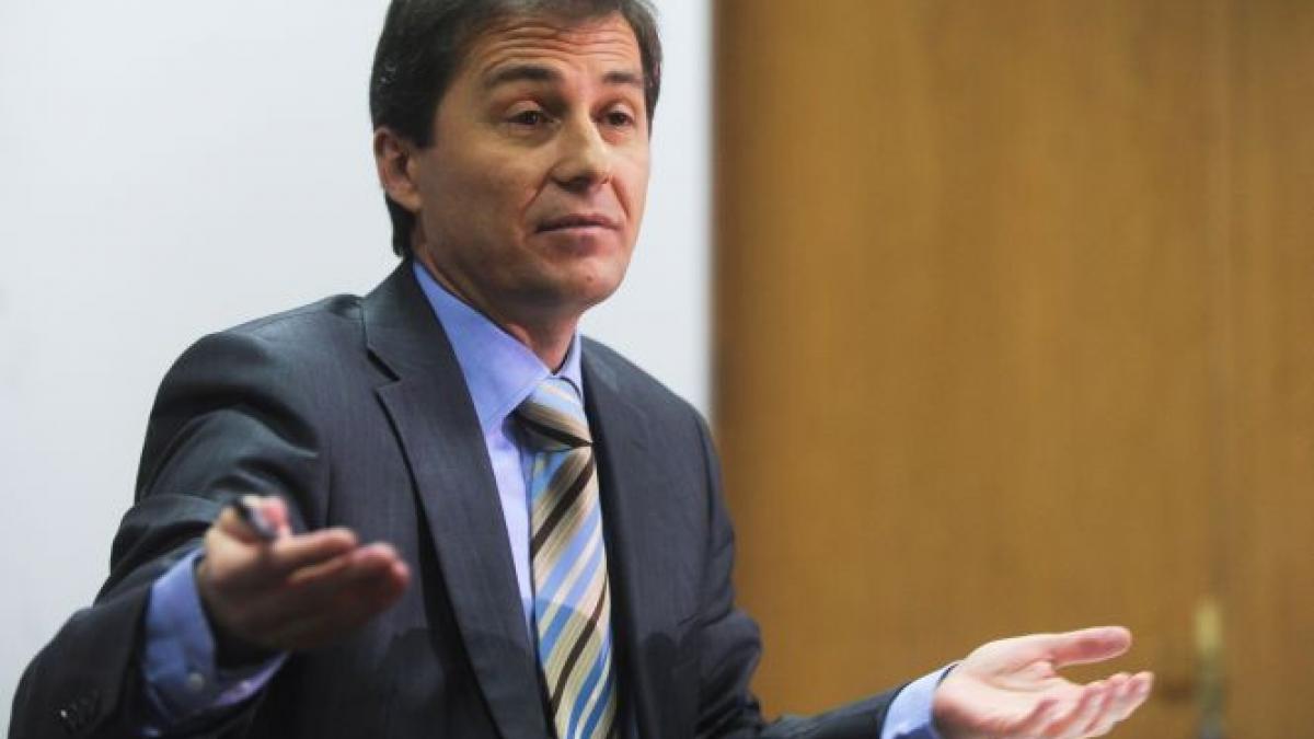 cc declara neconstitutionale unele articole din statutul parlamentarilor