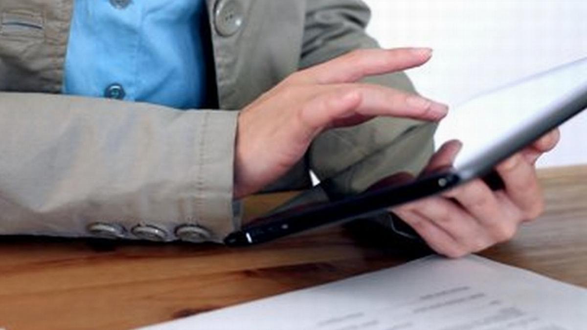 deputatii reduc drastic cheltuielile la hartie politicienii vor lucra pe tablete